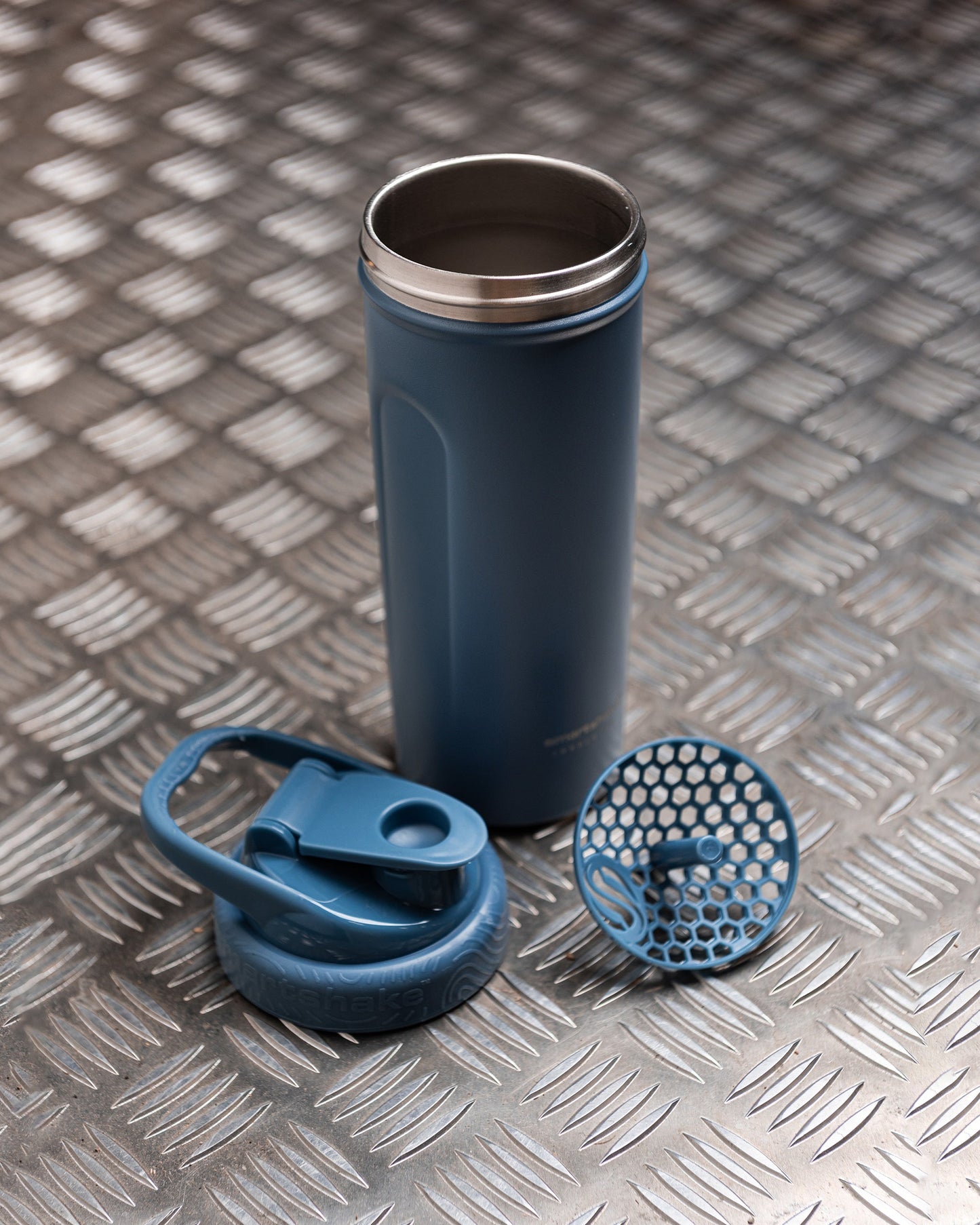 insulated-steel-shaker-faded-blue-l3 Smartshake_Insulated_Steel_Faded_Blue_Lifestyle.jpg
