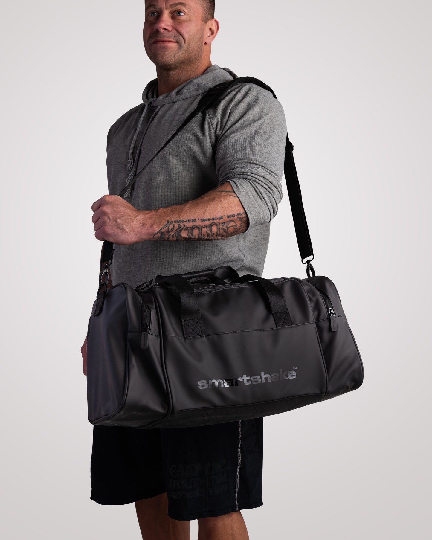 gym-bag-black-a4 Smartshake_GymBag_Black_lifestyle2.jpg