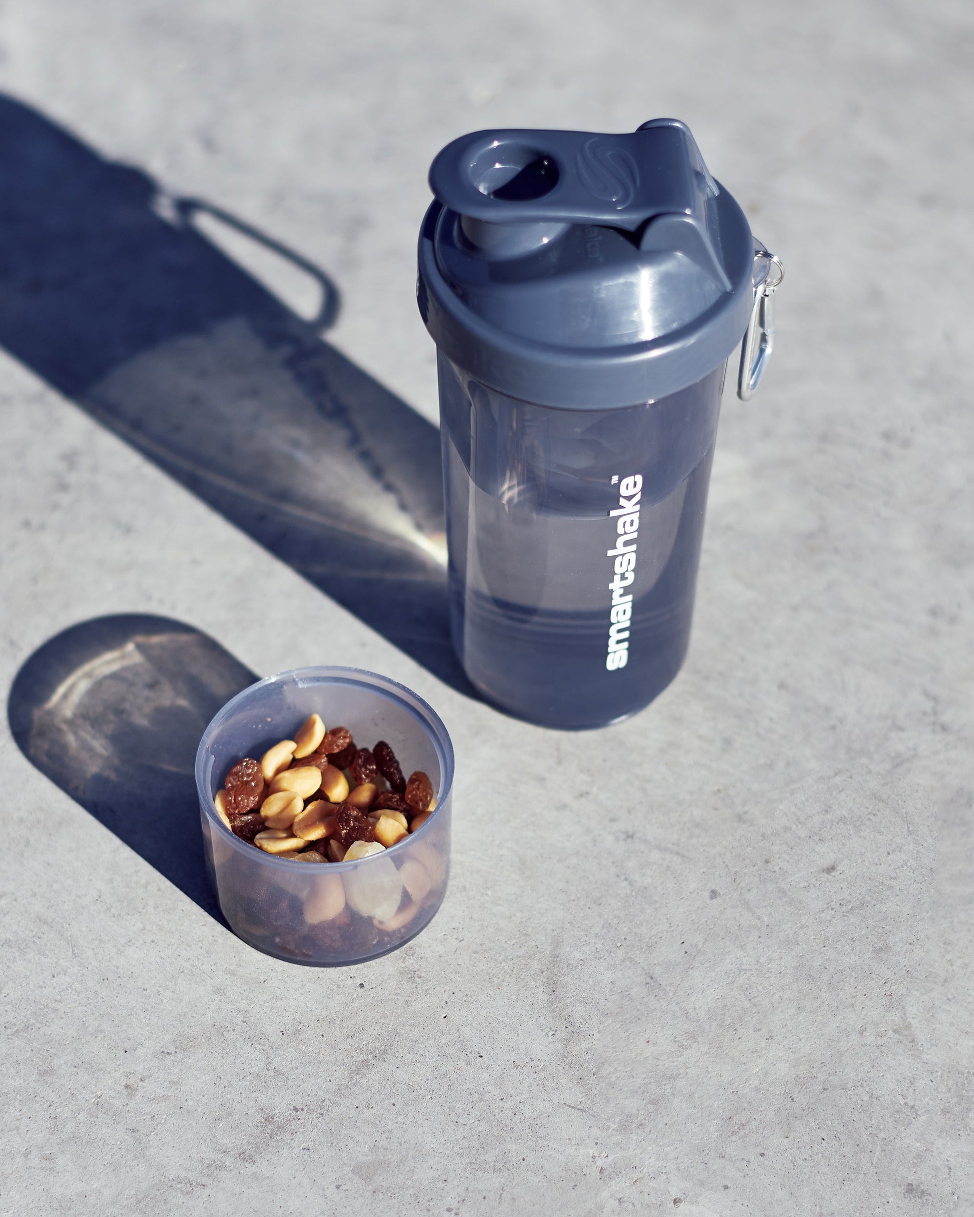 slim-stormy-gray-u3 Smartshake_Slim_gray_lifestyle.jpg