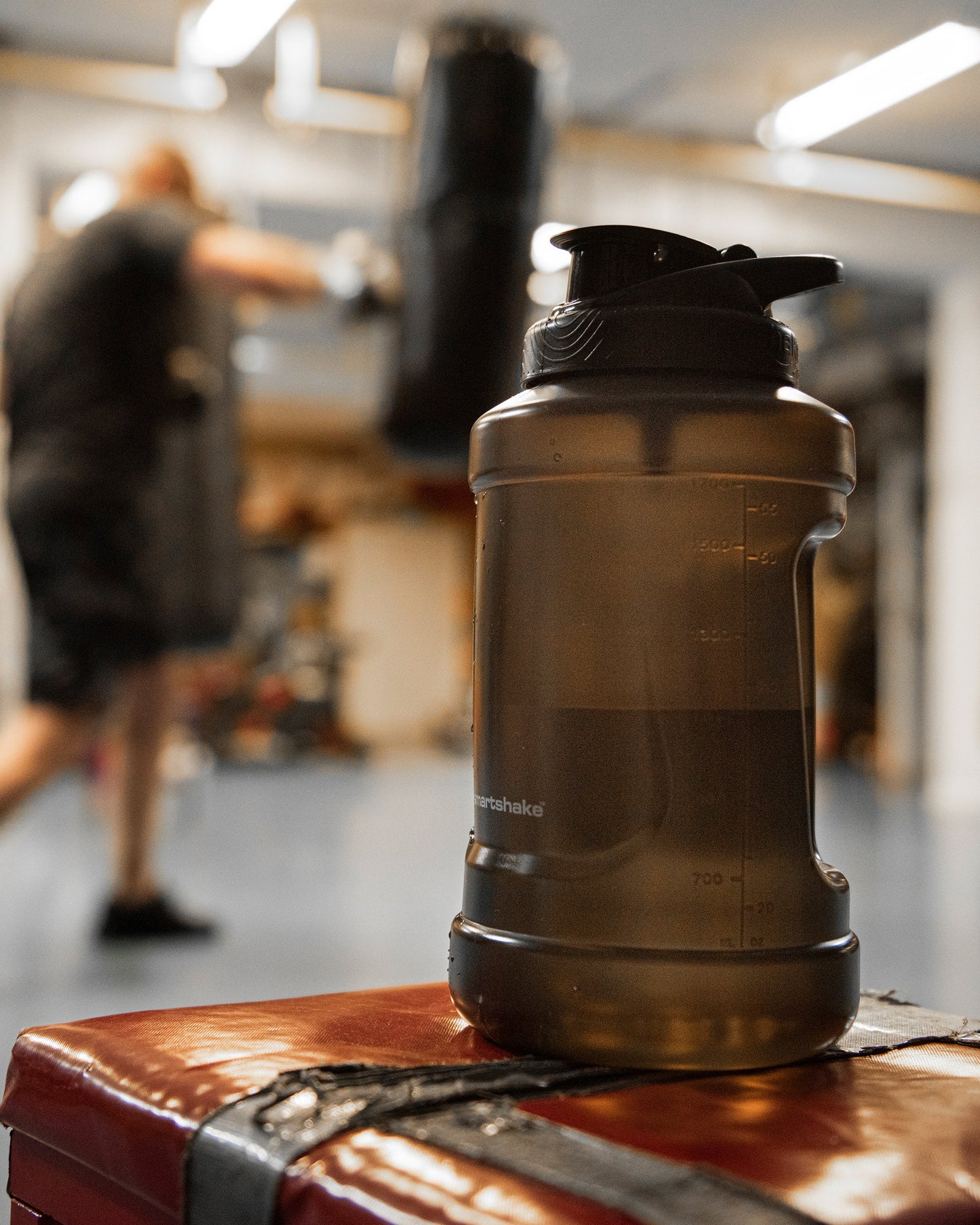 ultimate-jug-black-m2 Smartshake_Ultimate_Jug_black_lifestyle2w.jpg