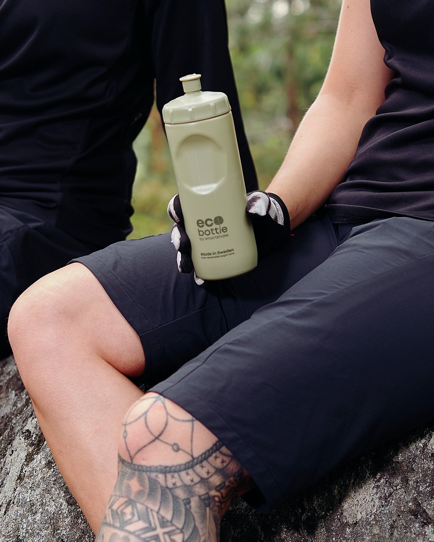 ecobottle-500-squeeze-dusky-green-y8 samrtshake_ecobottle_500_squeeze_lifestyle_dusky_green.jpg