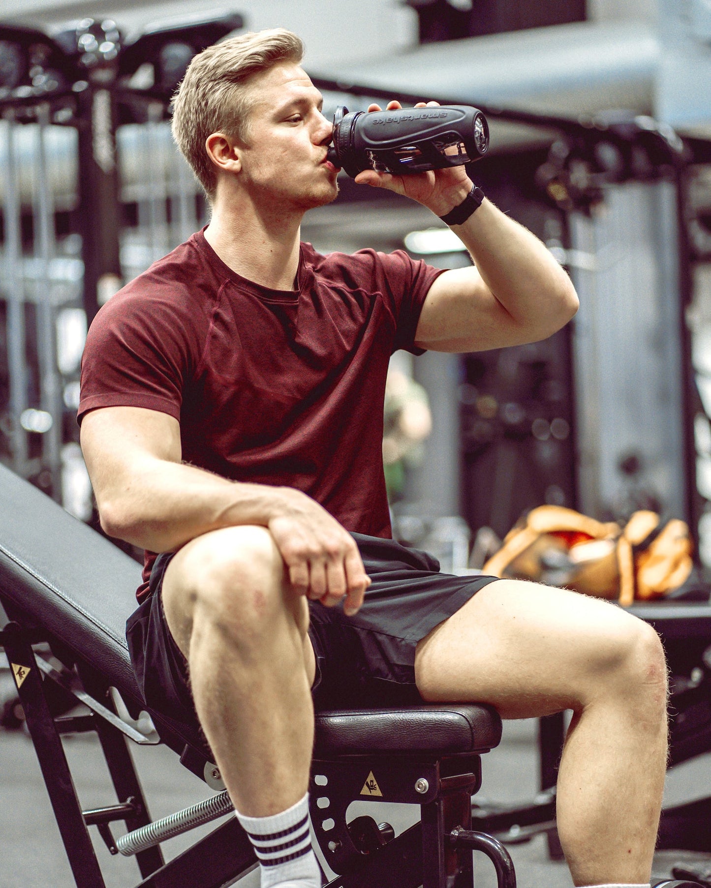 reforce-glass-black-y2 samrtshake_reforce_glass_lifestyle.jpg