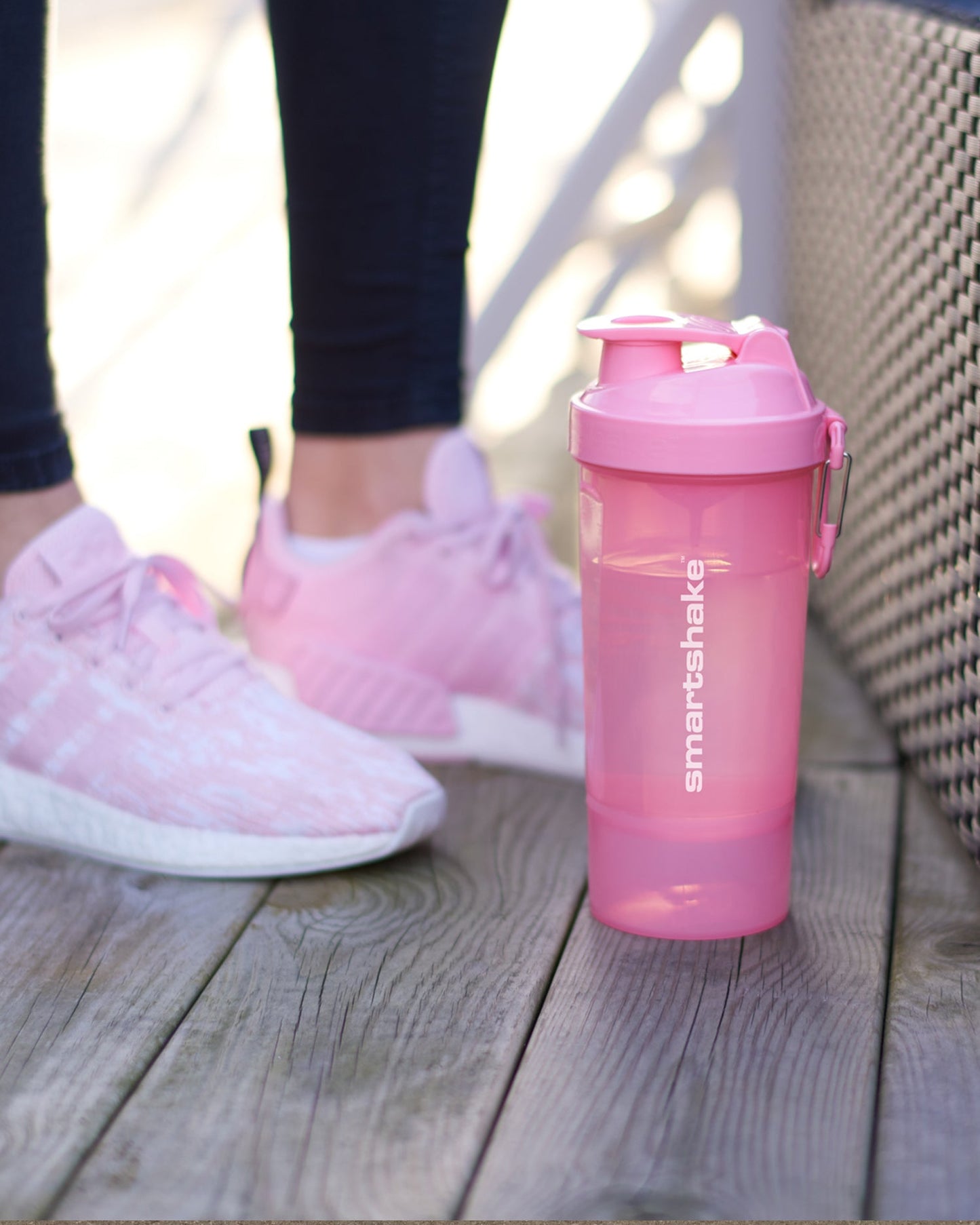 original2go-one-light-pink-o2 smartshake_02go_pink_lifestyle.jpg
